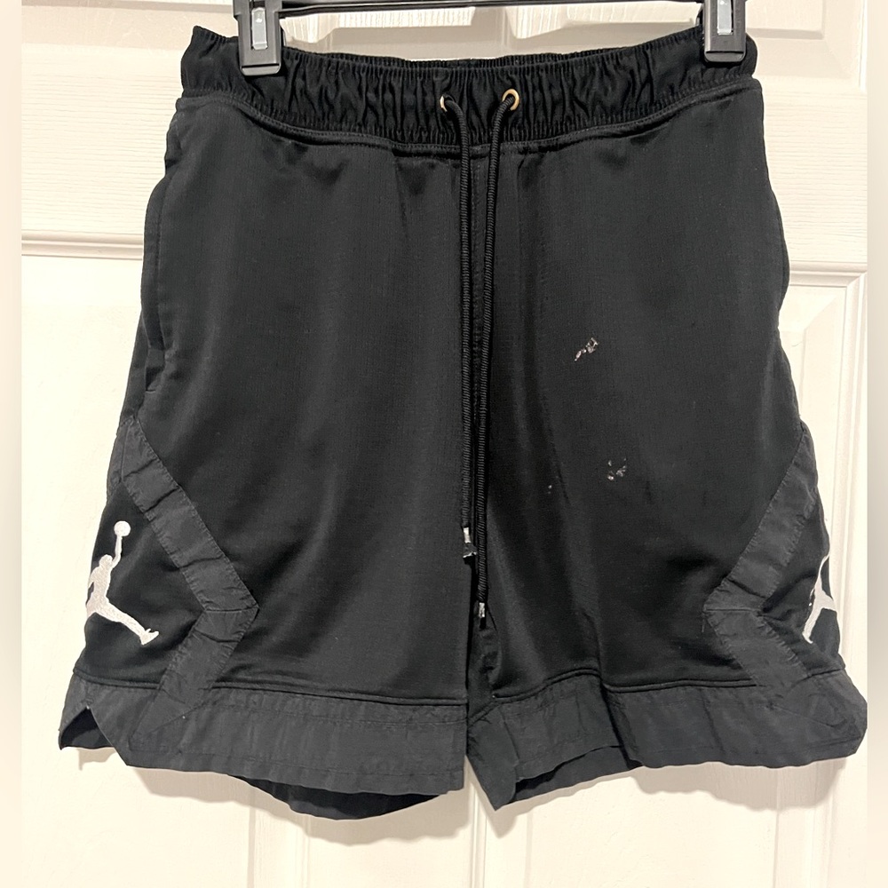 Jordan Standard Fit Shorts - Small